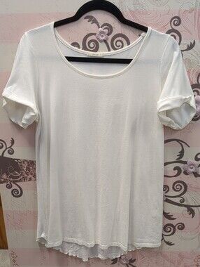 easel White Short Sleeve Scoop Neck Top